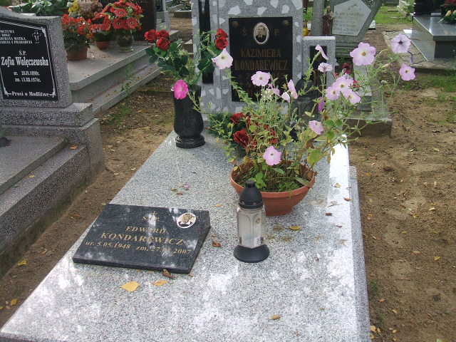 Grób Edward Kondarewicz